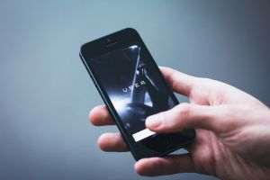 Uber îşi reduce cu aproape un sfert personalul din departamentul de resurse umane